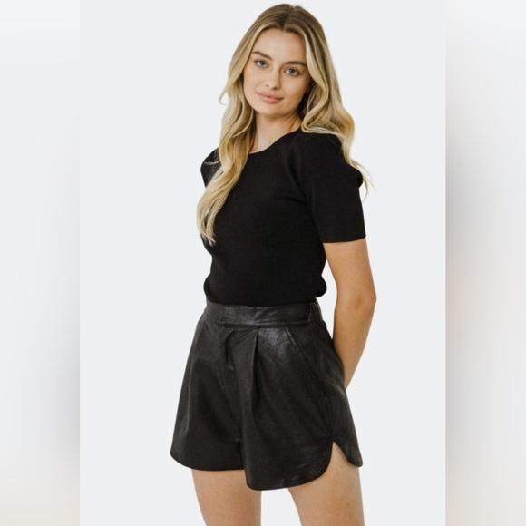 Grey Lab Black Faux Vegan Leather Short Medium Elastic Back Pocket Shorts - Picture 1 of 11